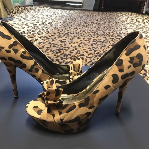 Fabulous Platform Heels 9 - Picture 3 of 3